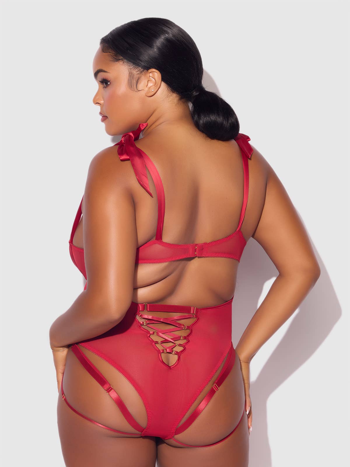 ROSALIE EMBROIDERED LACE TEDDY: BLACK / L